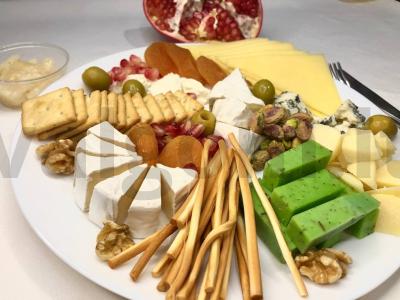 Prabangi sūrio lėkštė pagrindine nuotrauka