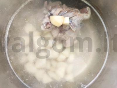 Širdinga kalakutienos ir žaliųjų žirnelių sriuba Žingsnis 1