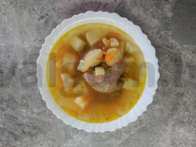 Širdinga kalakutienos ir žaliųjų žirnelių sriuba pagrindine nuotrauka