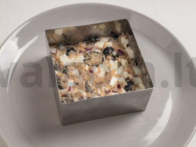 Žuvies pašteto salotos su alyvuogėmis ir raudonaisiais svogūnais Žingsnis 6