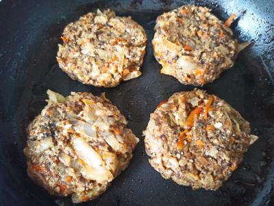 Kopūstų kotletai su grybais Žingsnis 9