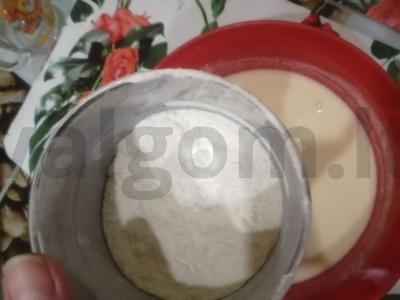 Kiaušinių ir žaliųjų svogūnų blyneliai Žingsnis 5