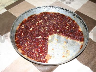 Skanus pyragas su uogiene pagrindine nuotrauka