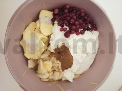 Makaronų kugelis su rikota, spanguolėmis ir obuoliais Žingsnis 2