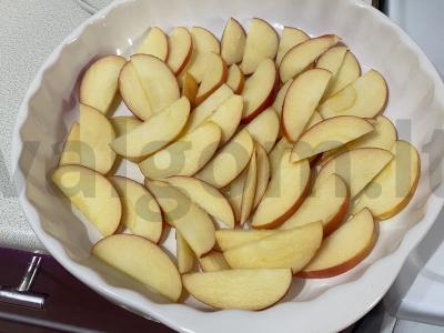 Biskvitinis pyragas su obuoliais Žingsnis 1