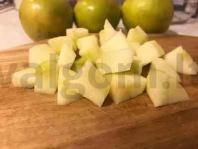 Mini štrudeliai su prieskoniais, obuoliais ir sultenėmis Žingsnis 1