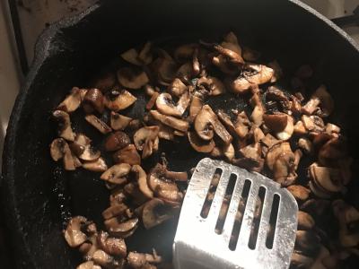 Makaronai su grybais grietinėlės padaže Žingsnis 2