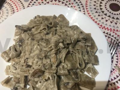Makaronai su grybais grietinėlės padaže pagrindine nuotrauka