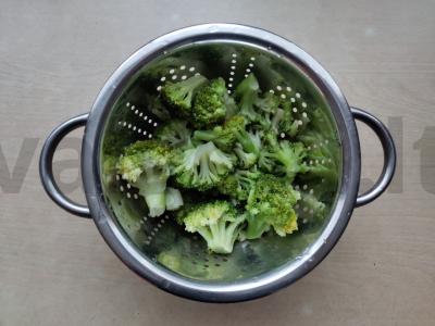 Sveikos brokolių salotos su anakardžių padažu Žingsnis 2