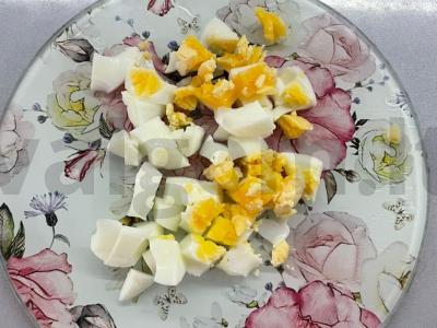 Vasaros salotos su kiaušiniu ir ridikėliais Žingsnis 1