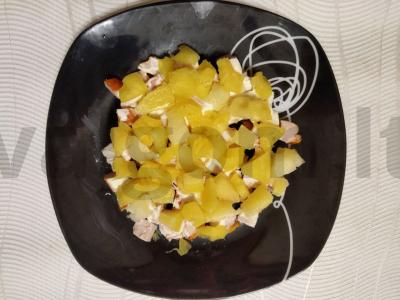 Salotos su vištiena ir ananasais Žingsnis 1