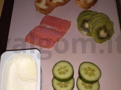 Sumuštiniai su raudona žuvimi ir kiviais Žingsnis 2