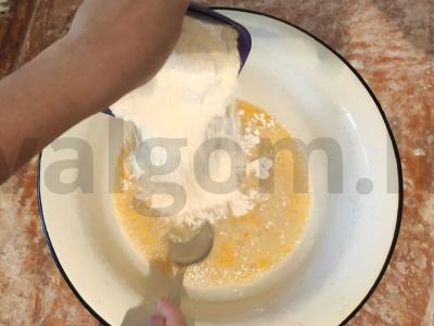 Pica su grybais ir alyvuogėmis Žingsnis 1