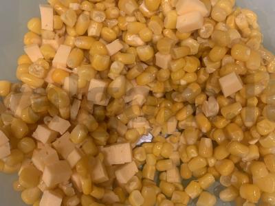 Salotos "5 minutės" su kukurūzais, pupelėmis ir skrebučiais Žingsnis 1