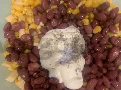 Salotos "5 minutės" su kukurūzais, pupelėmis ir skrebučiais Žingsnis 3