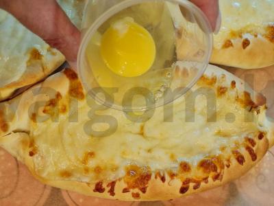 Hachapuri Adžarijos stiliaus su suluguni Žingsnis 7