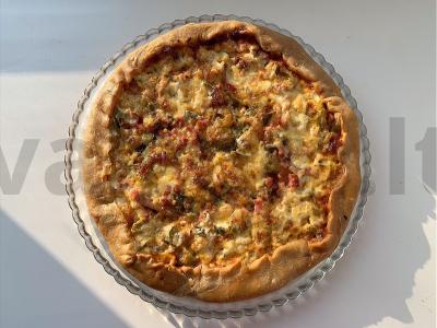 Pica su aštriais marinuotais agurkais. Žingsnis 4