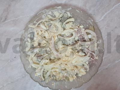 Švelnios kalmarų salotos pagrindine nuotrauka