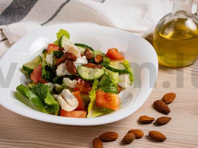 Žuvies salotos su migdolais. pagrindine nuotrauka