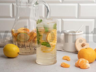 Citrusinis limonadas su mandarinais ir citrina pagrindine nuotrauka