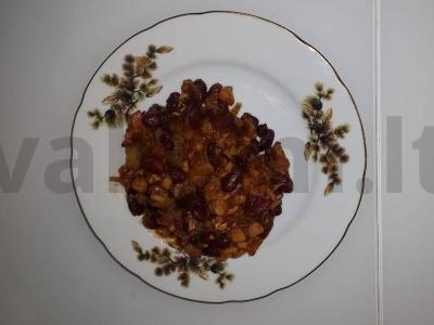 Feijoada su rūkyta vištiena. pagrindine nuotrauka