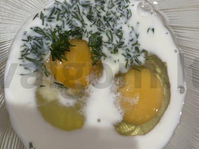 Morkų salotos su krabų lazdelėmis ir česnakais Žingsnis 1