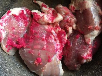 Kiauliena su krienais, bruknių padažu ir ciberžole Žingsnis 2