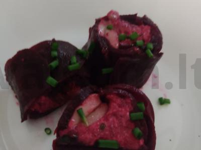 Salotos su pienu ir burokėliais pagrindine nuotrauka