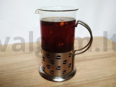 Erškėtuogių ir graikinių riešutų arbata pagrindine nuotrauka