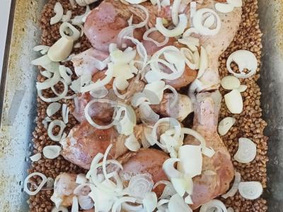 Grikiai su vištienos blauzdelėmis Žingsnis 3