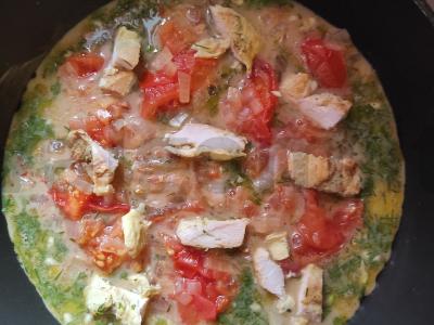 Omletas su vištiena ir daržovėmis sojų padaže Žingsnis 4