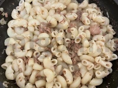 Makaronai su flotsam stiliaus troškiniu pagrindine nuotrauka