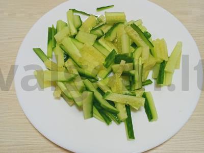 Žaliosios salotos su kiaušiniu ir ridikėliais Žingsnis 1