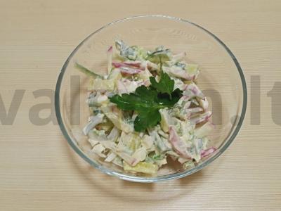 Žaliosios salotos su kiaušiniu ir ridikėliais pagrindine nuotrauka