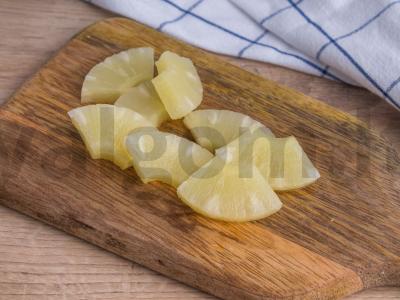 Salotos su mandarinais, ananasais ir obuoliais Žingsnis 1