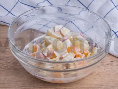 Salotos su mandarinais, ananasais ir obuoliais Žingsnis 3