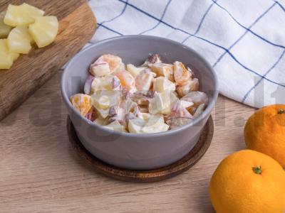 Salotos su mandarinais, ananasais ir obuoliais pagrindine nuotrauka