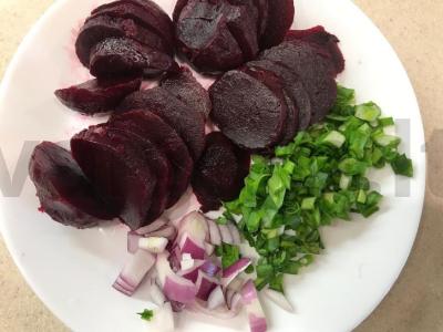Burokėlių užtepėlė su silke ir sūriu Žingsnis 1