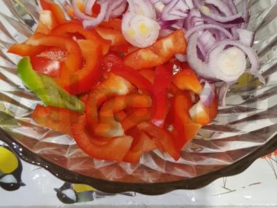 "Vyriškos" salotos su kiauliena ir paprikomis Žingsnis 2