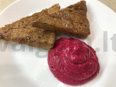 Burokėlių užtepėlė su silke ir sūriu pagrindine nuotrauka