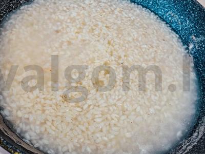 Švelnus moliūgų pyragas su sultenėmis Žingsnis 1