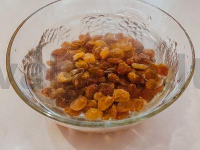 Švelnus moliūgų pyragas su sultenėmis Žingsnis 3