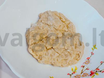 Švelnus moliūgų pyragas su sultenėmis Žingsnis 5