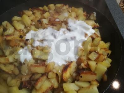 Bulvės su česnaku ir grietine Žingsnis 6