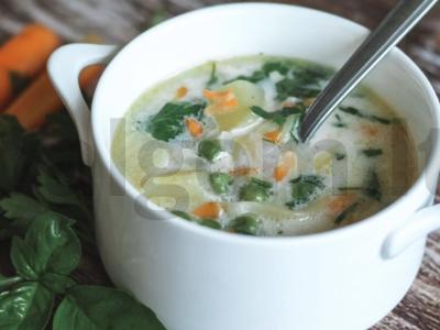 Lengva sūrio sriuba su žirneliais ir daržovėmis pagrindine nuotrauka