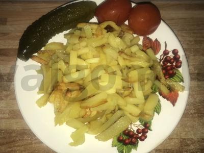 Namuose keptos bulvės pagrindine nuotrauka
