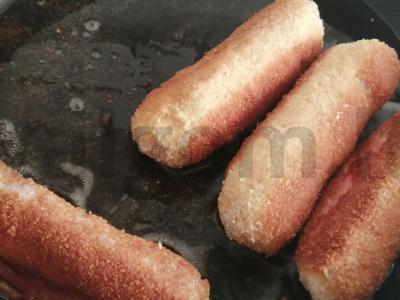 Dešrelės apvoliotos duonoje "Crispy" Žingsnis 6