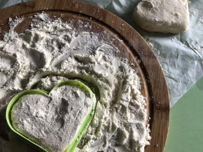 Sūrio pyrago širdelės su džemu Žingsnis 4