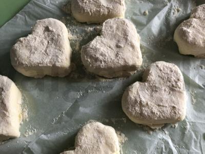 Sūrio pyrago širdelės su džemu Žingsnis 5