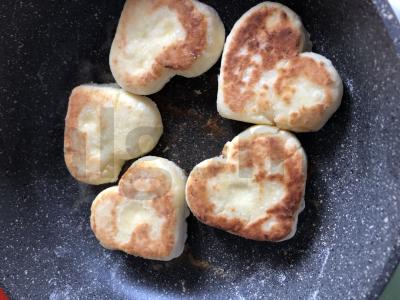 Sūrio pyrago širdelės su džemu Žingsnis 6